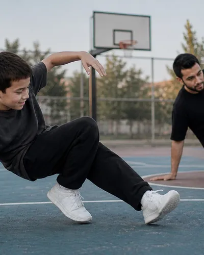 Breakdance coaching on a court